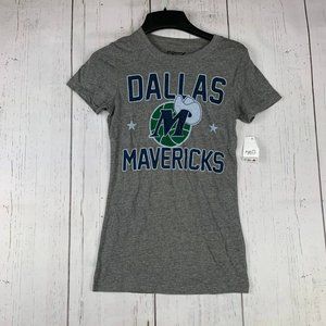 Dallas‎ Mavericks NBA Small Mighty Fine Casual T-Shirt Gray New Women